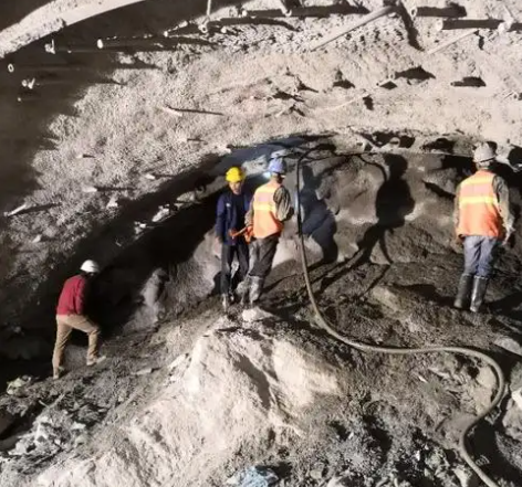 郊区拱顶带模注浆料的施工流程及注意事项